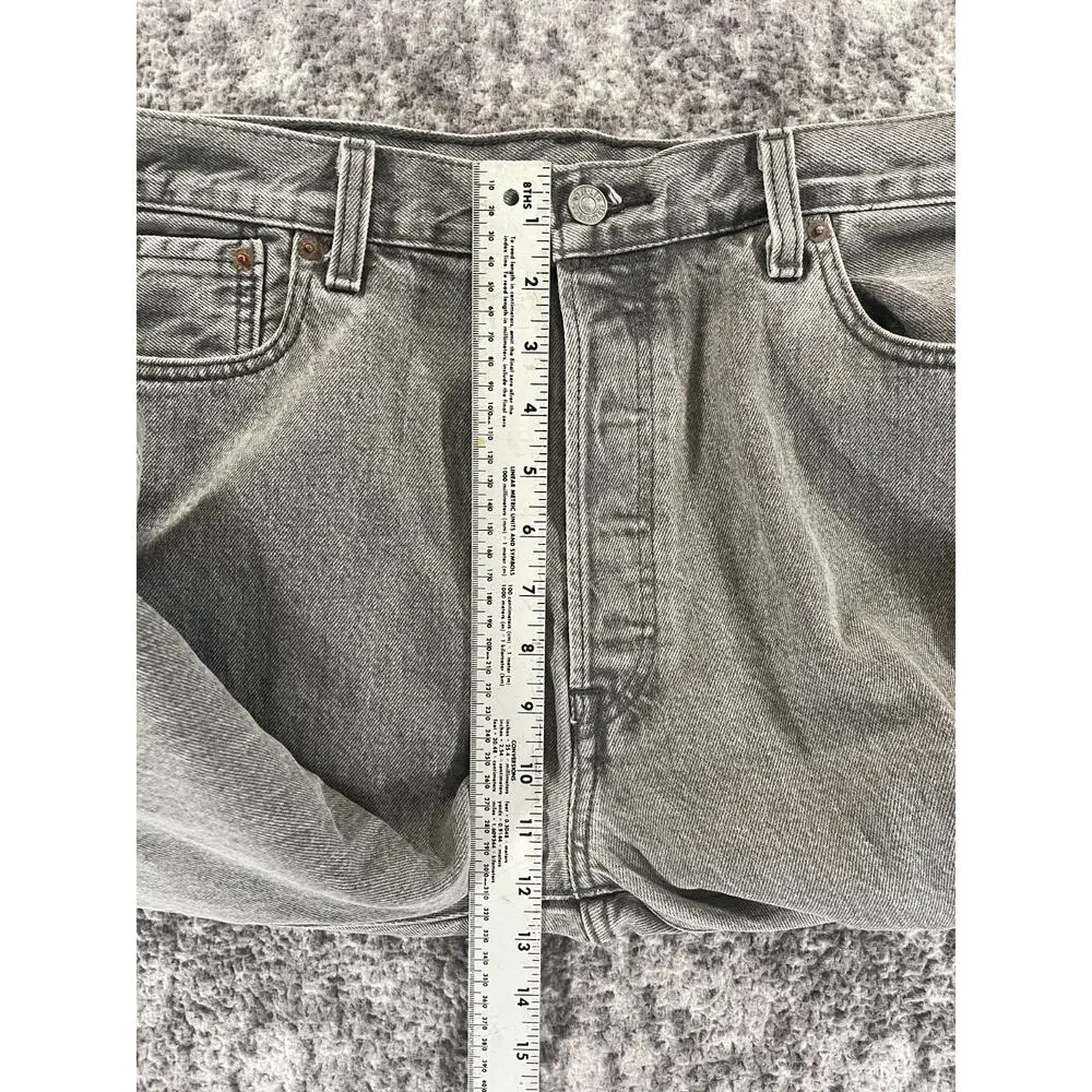 Levis 501 Original Fit Mens 36x31 Grey Straight Leg Button Fly Jeans 00501-2370